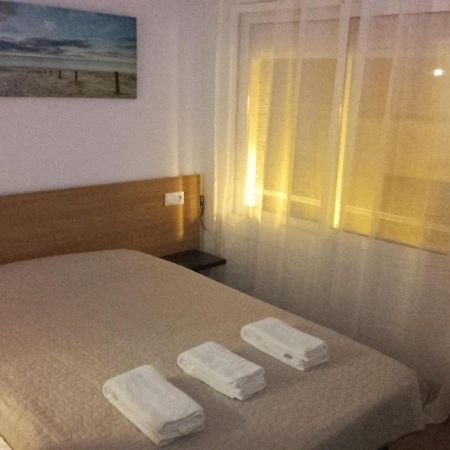 Habitacion Economica Con Bano Privado En Pleno Centro De Figueres Figueres  Buitenkant foto