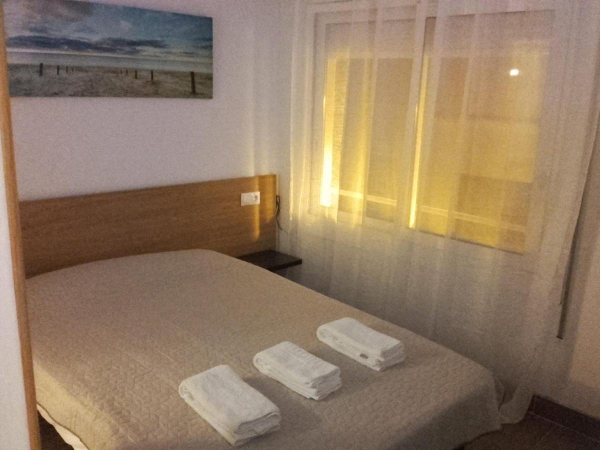 Habitacion Economica Con Bano Privado En Pleno Centro De Figueres Figueres  Buitenkant foto